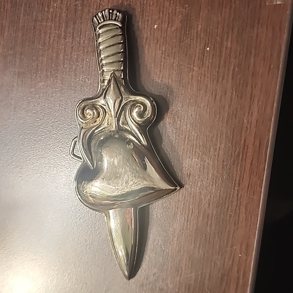 Y2K Love and a dagger belt buckle - Picture 3 of 3